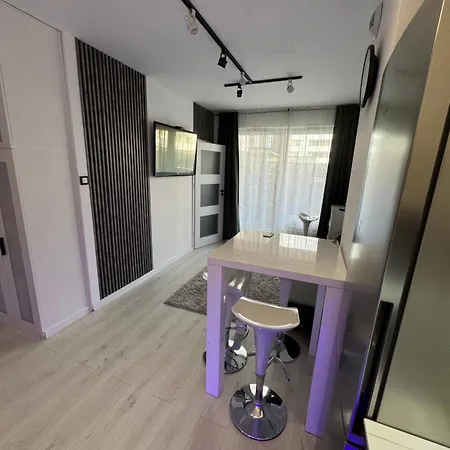 Apartment Apartment *
